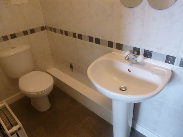  Image of 2 bedroom Flat to rent in Stenhouse Gardens Edinburgh EH11 at Saughton Edinburgh Edinburgh, EH11 3LS