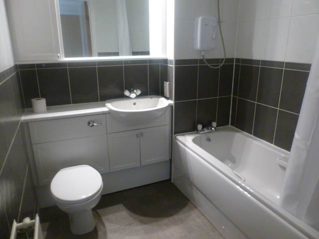  Image of 2 bedroom Flat to rent in Stenhouse Gardens Edinburgh EH11 at Saughton Edinburgh Edinburgh, EH11 3LS
