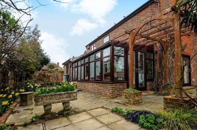  Image of 3 bedroom Detached house for sale in Storrington Close Chichester PO19 at Fishbourne, PO19 3QB