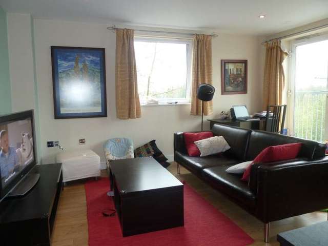  Image of 2 bedroom Flat to rent in Lamberts Road Surbiton KT5 at Surbiton Surrey, KT5 8AZ