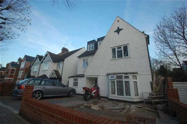  Image of Studio flat to rent in Sutherland Grove London SW18 at West Hill, SW18 5PU