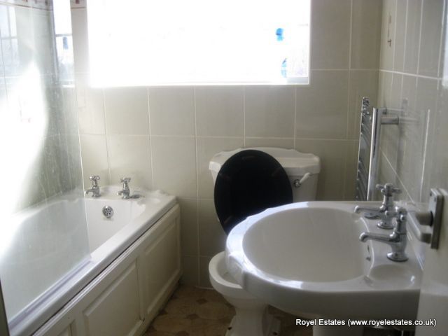  Image of 3 bedroom Terraced house to rent in Tat Bank Road Oldbury B68 at Tat Bank Road  Oldbury, B68 8NP