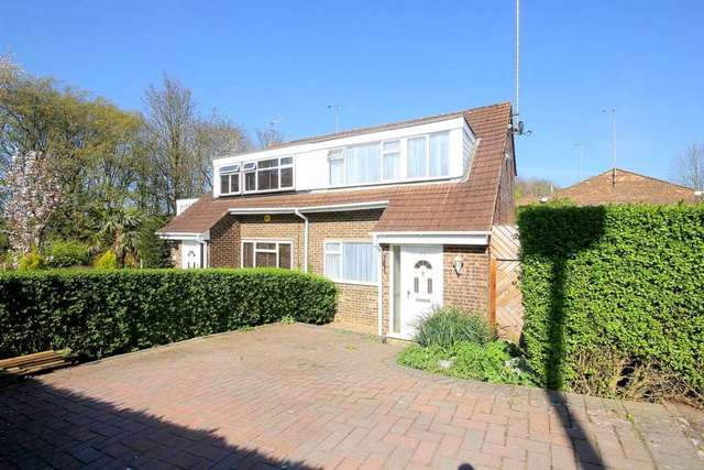  Image of 3 bedroom Detached house for sale in Tattershall Drive Hemel Hempstead HP2 at Tattershall Drive  Hemel Hempstead, HP2 7QG