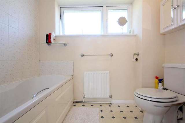  Image of 3 bedroom Detached house for sale in Tattershall Drive Hemel Hempstead HP2 at Tattershall Drive  Hemel Hempstead, HP2 7QG