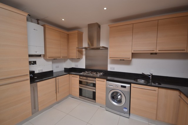  Image of 3 bedroom Property to rent in Queens Avenue London N10 at 53-55 Queens Avenue  Muswell Hill, N10 3PE