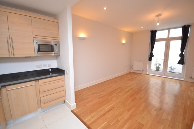  Image of 3 bedroom Property to rent in Queens Avenue London N10 at 53-55 Queens Avenue  Muswell Hill, N10 3PE