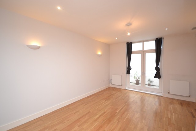  Image of 3 bedroom Property to rent in Queens Avenue London N10 at 53-55 Queens Avenue  Muswell Hill, N10 3PE