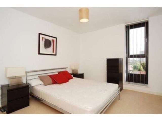  Image of 1 bedroom Flat to rent in Hallsville Road London E16 at Hallsville Road Canning Town London, E16 1BE