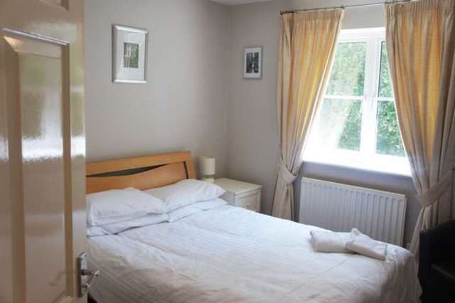  Image of 2 bedroom Apartment to rent in Tinsley Lane Crawley RH10 at Copthorne Court, Tinsley Lane Three Bridges Crawley, RH10 8AQ