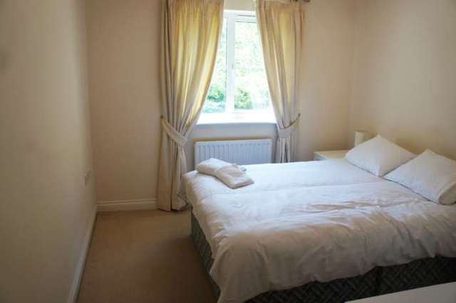  Image of 2 bedroom Apartment to rent in Tinsley Lane Crawley RH10 at Copthorne Court, Tinsley Lane Three Bridges Crawley, RH10 8AQ