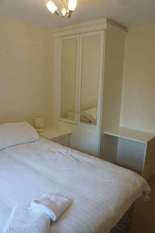  Image of 2 bedroom Apartment to rent in Tinsley Lane Crawley RH10 at Copthorne Court, Tinsley Lane Three Bridges Crawley, RH10 8AQ