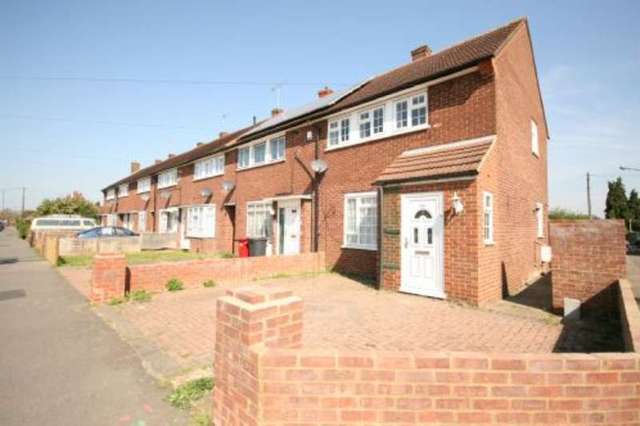  Image of 2 bedroom End of Terrace to rent in Trelawney Avenue Langley Slough SL3 at Langley, SL3 7TY