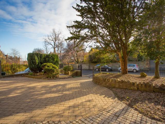  Image of 5 bedroom Detached house to rent in Trinity Road Edinburgh EH5 at Trinity Edinburgh Edinburgh, EH5 3JY