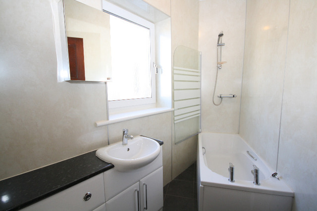  Image of 2 bedroom Flat to rent in Tullideph Road Dundee DD2 at West End Dundee Dundee, DD2 2JD