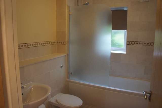  Image of 2 bedroom Apartment to rent in Turners Hill Road Pound Hill Crawley RH10 at The Pines Worth Crawley, RH10 7US