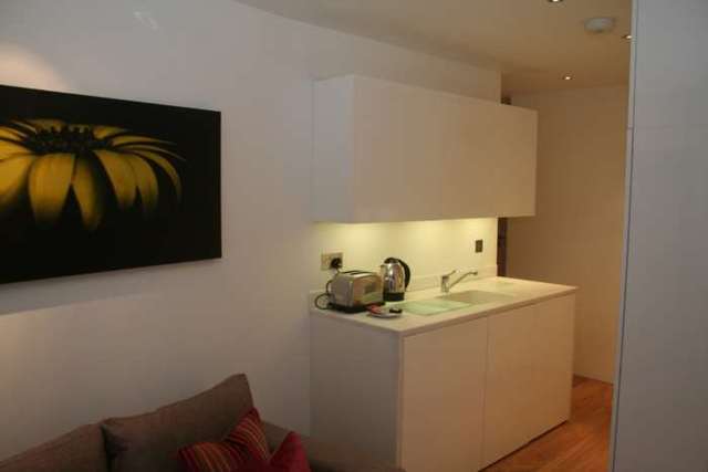  Image of 1 bedroom Apartment to rent in Warwick Road London W14 at Warwick Road  London, W14 8PU