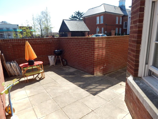  Image of 2 bedroom Apartment to rent in Watertower Way Basingstoke RG24 at Basingstoke, RG24 9RF
