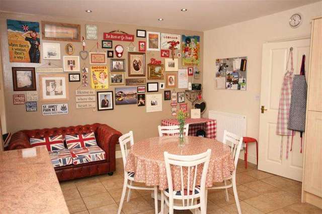  Image of 4 bedroom Detached house for sale in Wayside Drive Devizes SN10 at DEVIZES SN10 DEVIZES, SN10 3EZ