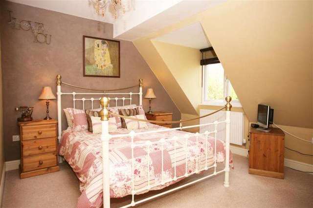  Image of 4 bedroom Detached house for sale in Wayside Drive Devizes SN10 at DEVIZES SN10 DEVIZES, SN10 3EZ