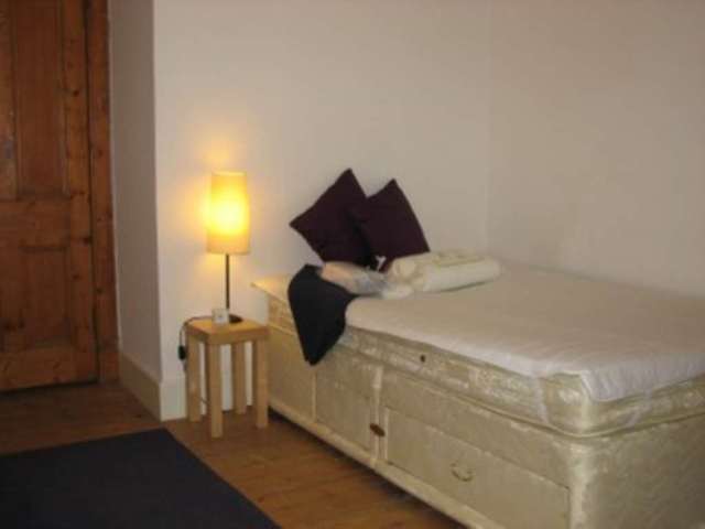  Image of 2 bedroom Apartment to rent in Garrioch Road Glasgow G20 at West End Glasgow Glasgow, G20 8RL