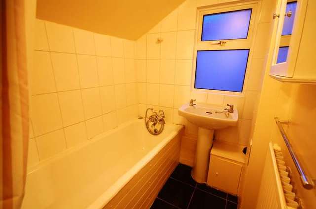  Image of 3 bedroom Detached house to rent in Parchment Street Winchester SO23 at Winchester, SO23 8AZ