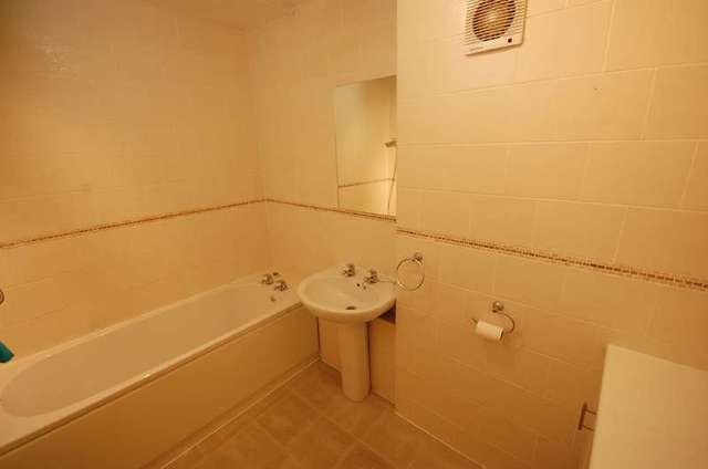  Image of 2 bedroom Flat for sale in Worthy Road Winchester SO23 at Winchester, SO23 7BJ