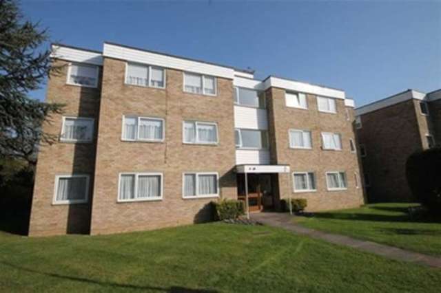  Image of 2 bedroom Flat to rent in Woodhaven Gardens Ilford IG6 at Woodhaven Gardens  Barkingside, IG6 1JP
