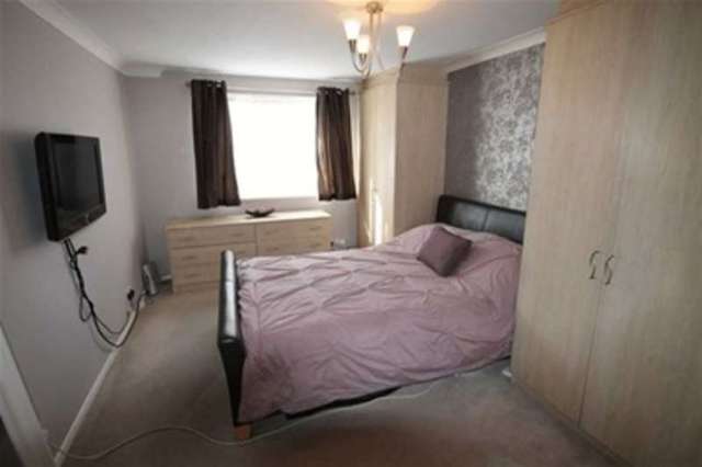  Image of 2 bedroom Flat to rent in Woodhaven Gardens Ilford IG6 at Woodhaven Gardens  Barkingside, IG6 1JP