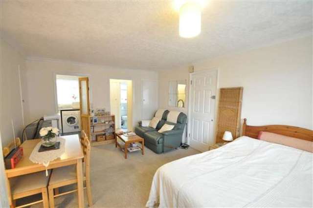  Image of Studio flat to rent in Angel Lane Hayes UB3 at Hayes, UB3 2QY