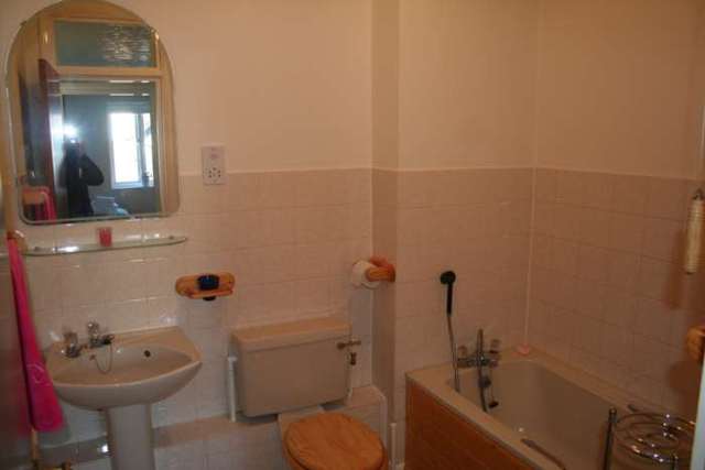  Image of 2 bedroom Apartment to rent in Wren Drive West Drayton UB7 at Wren Drive  West Drayton, UB7 7NR