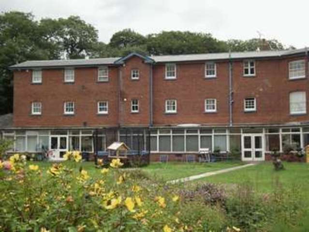  Image of 1 bedroom Flat to rent in Western Road Crediton EX17 at The Lodge  Western Road, EX17 3RD