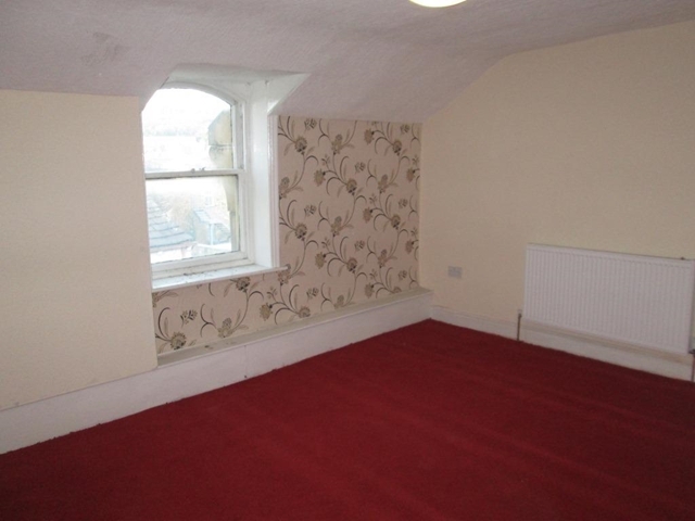  Image of 2 bedroom Flat to rent in Daisy Hill Dewsbury WF13 at Daisy Hill  Dewsbury, WF13 1LF