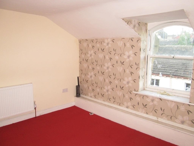  Image of 2 bedroom Flat to rent in Daisy Hill Dewsbury WF13 at Daisy Hill  Dewsbury, WF13 1LF