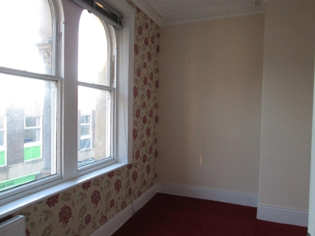  Image of 2 bedroom Flat to rent in Daisy Hill Dewsbury WF13 at Daisy Hill  Dewsbury, WF13 1LF