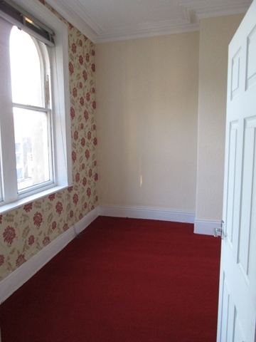  Image of 2 bedroom Flat to rent in Daisy Hill Dewsbury WF13 at Daisy Hill  Dewsbury, WF13 1LF
