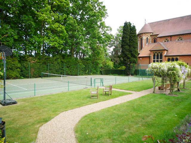  Image of 2 bedroom Flat to rent in Oldfield Wood Woking GU22 at Woking, GU22 8AN