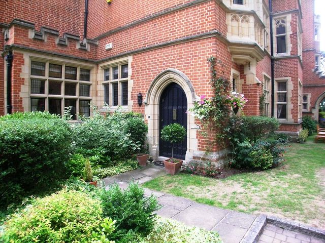  Image of 2 bedroom Flat to rent in Oldfield Wood Woking GU22 at Woking, GU22 8AN