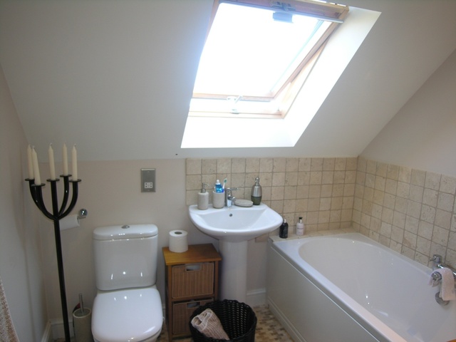  Image of 2 bedroom Flat to rent in Keswick Road Pokesdown Bournemouth BH5 at 38 Keswick Road Boscombe Manor Bournemouth, BH5 1LR