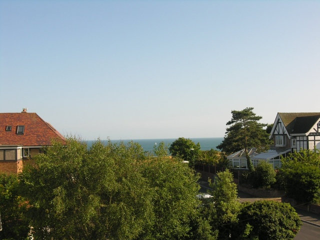 Image of 2 bedroom Flat to rent in Keswick Road Pokesdown Bournemouth BH5 at 38 Keswick Road Boscombe Manor Bournemouth, BH5 1LR