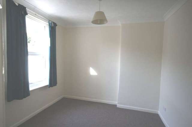  Image of 1 bedroom Flat to rent in Walnut Road Torquay TQ2 at TORQUAY Devon, TQ2 6HS