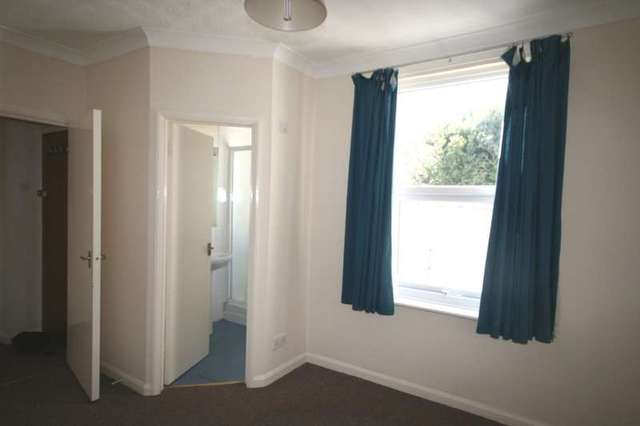  Image of 1 bedroom Flat to rent in Walnut Road Torquay TQ2 at TORQUAY Devon, TQ2 6HS