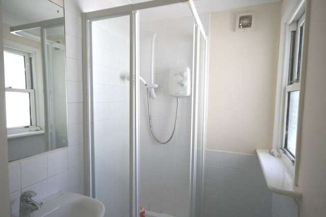  Image of 1 bedroom Flat to rent in Walnut Road Torquay TQ2 at TORQUAY Devon, TQ2 6HS