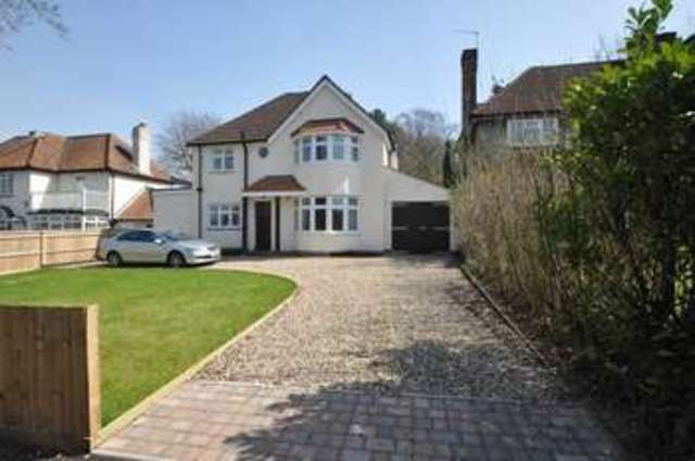 Image of Detached house to rent in Nork Way Banstead SM7 at Nork Way  Banstead, SM7 1HW