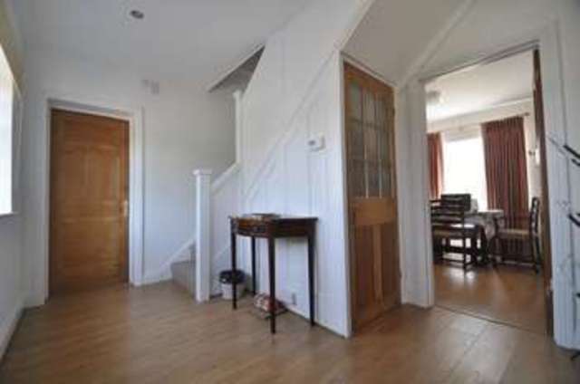  Image of Detached house to rent in Nork Way Banstead SM7 at Nork Way  Banstead, SM7 1HW