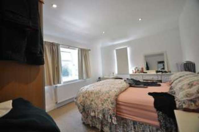  Image of Detached house to rent in Nork Way Banstead SM7 at Nork Way  Banstead, SM7 1HW