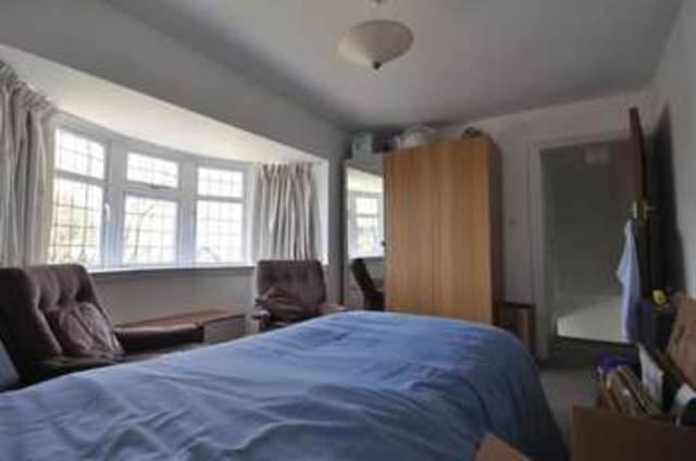  Image of Detached house to rent in Nork Way Banstead SM7 at Nork Way  Banstead, SM7 1HW