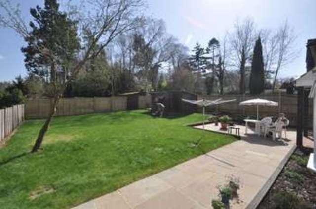  Image of Detached house to rent in Nork Way Banstead SM7 at Nork Way  Banstead, SM7 1HW