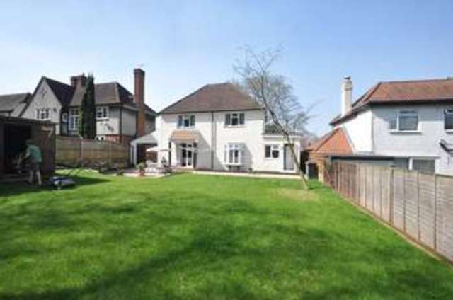  Image of Detached house to rent in Nork Way Banstead SM7 at Nork Way  Banstead, SM7 1HW
