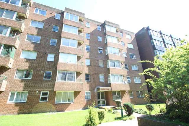  Image of 1 bedroom Flat to rent in Dingwall Road Croydon CR0 at Dingwall Road  Croydon, CR0 2NG