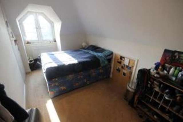  Image of 1 bedroom Flat for sale in High Street Addlestone KT15 at 43 High Street Addlestone Addlestone, KT15 1TU